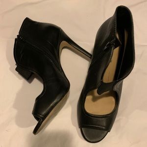 Gianni Bini black size 8 open toe heels